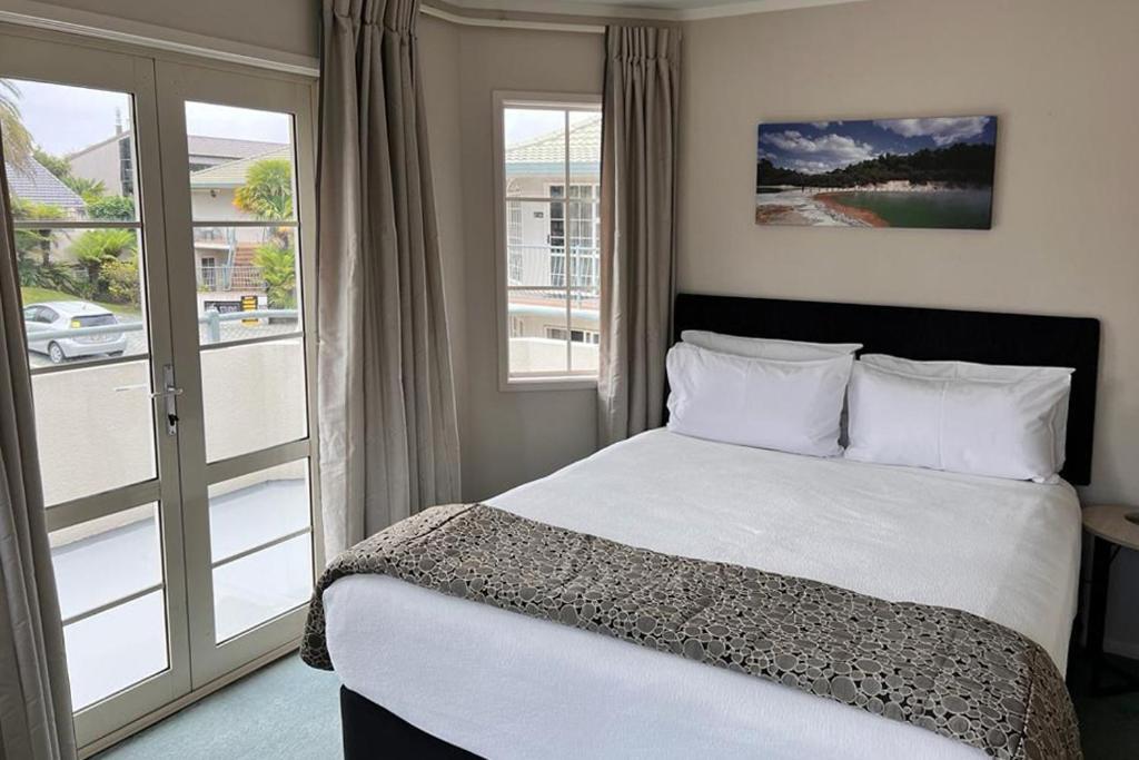 Silver Fern Rotorua Suites & Spa Exterior foto A typical room at the hotel