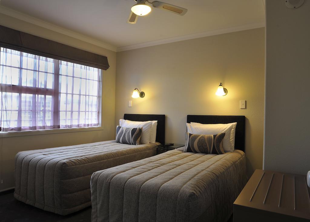 Silver Fern Rotorua Suites & Spa Exterior foto A typical motel room
