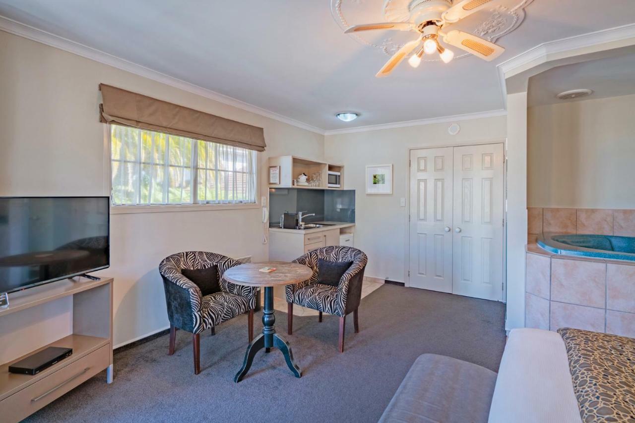 Silver Fern Rotorua Suites & Spa Exterior foto A typical studio apartment
