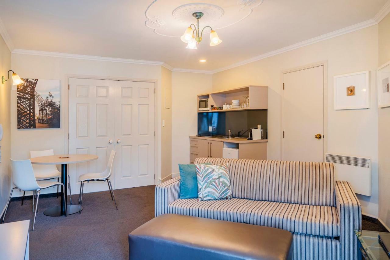 Silver Fern Rotorua Suites & Spa Exterior foto A typical studio apartment