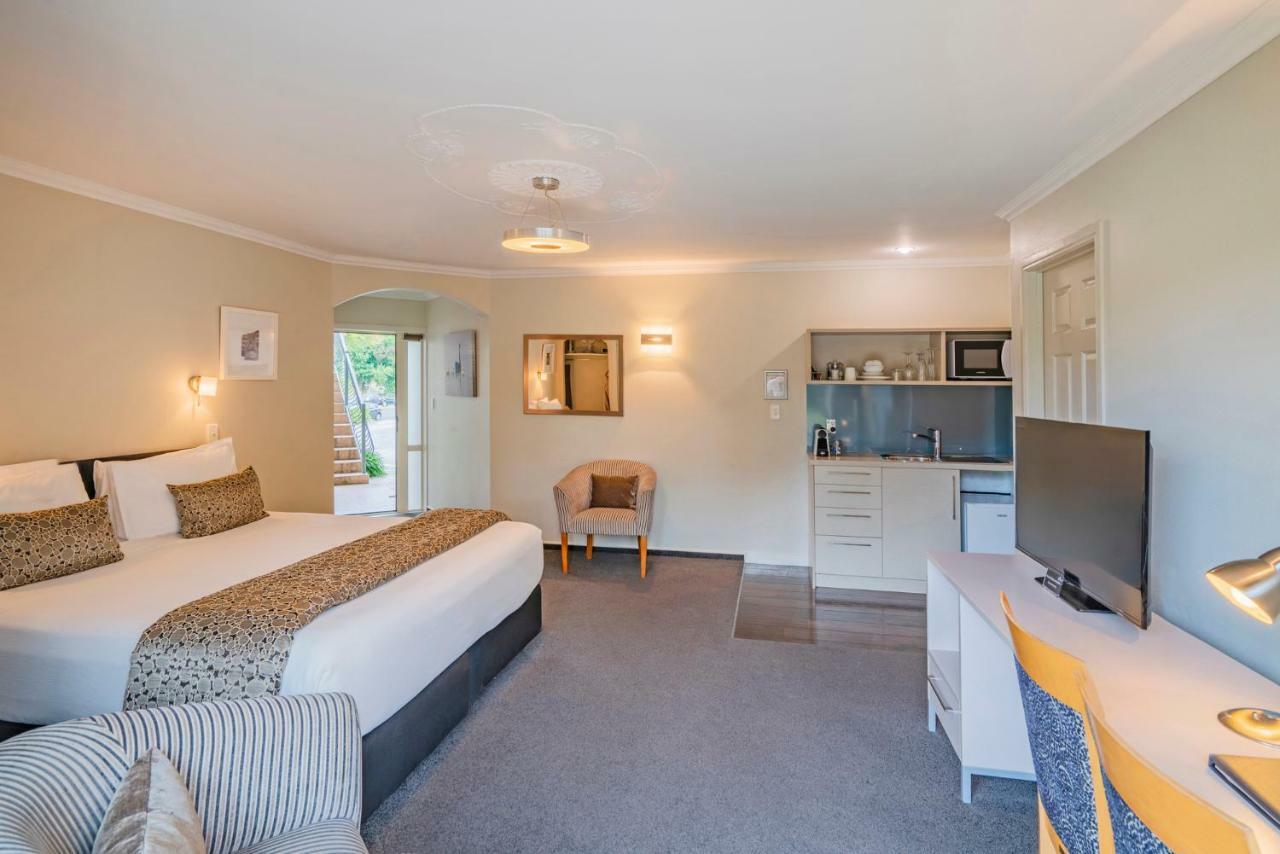 Silver Fern Rotorua Suites & Spa Exterior foto A typical studio apartment