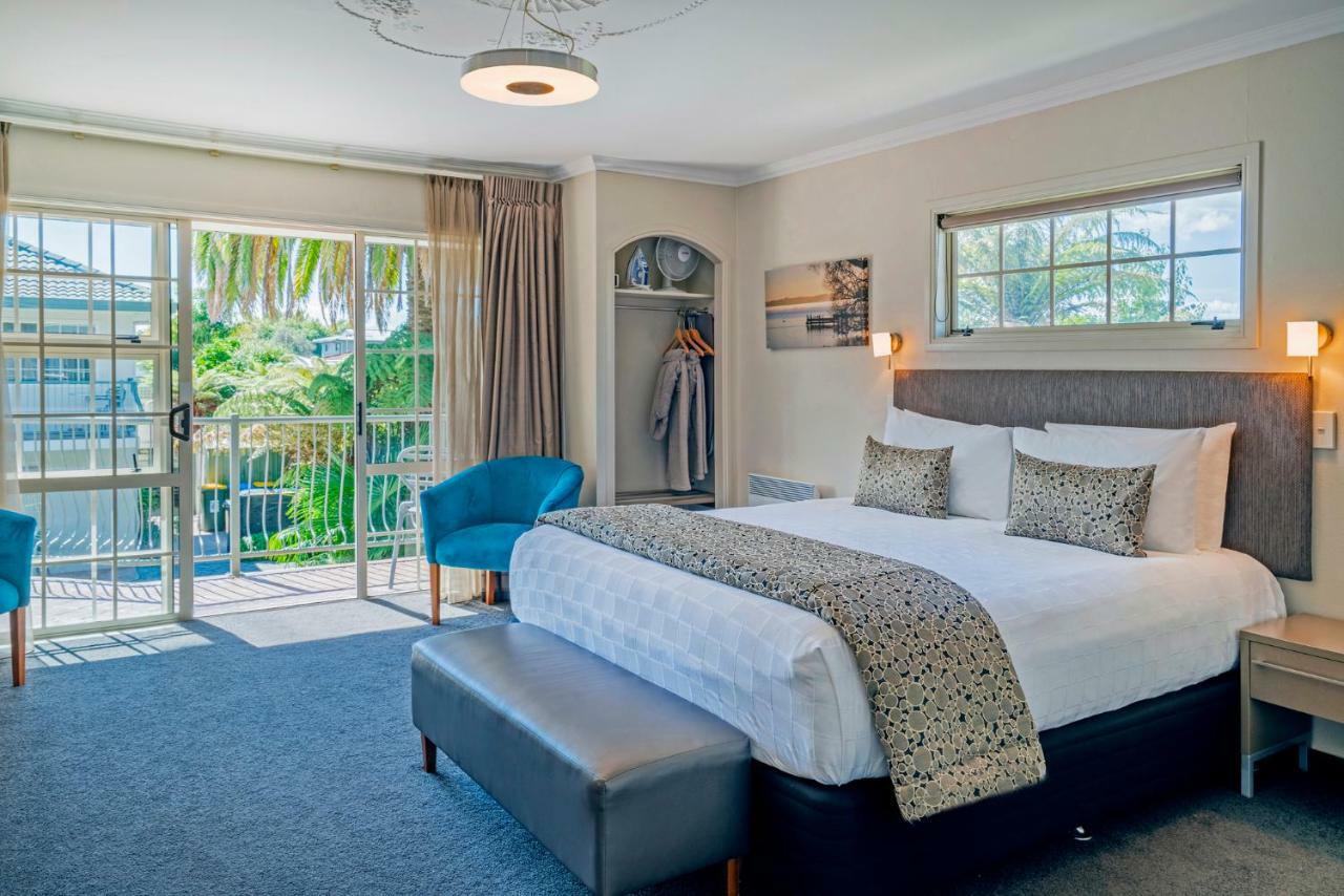 Silver Fern Rotorua Suites & Spa Exterior foto A bedroom at the hotel