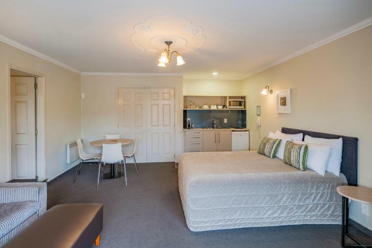 Silver Fern Rotorua Suites & Spa Exterior foto A studio apartment in New Zealand