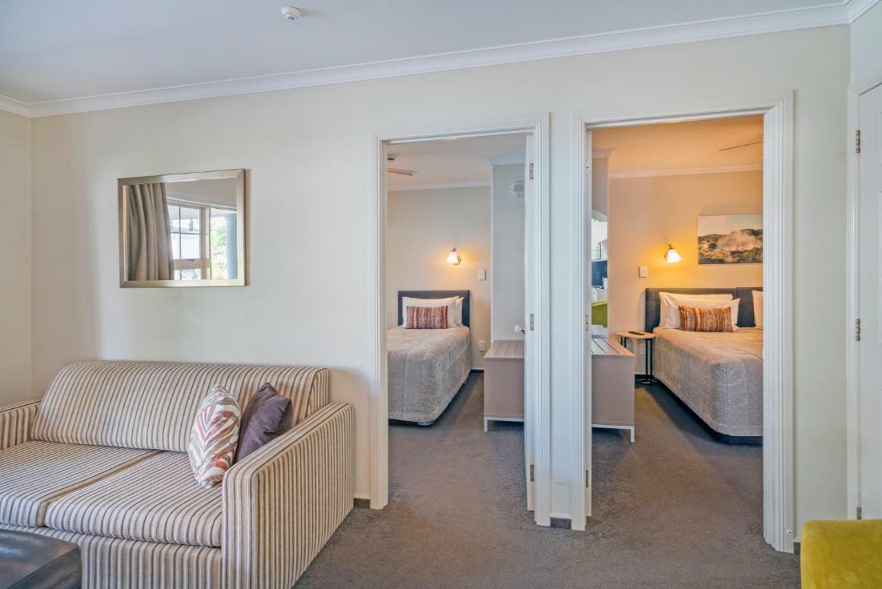 Silver Fern Rotorua Suites & Spa Exterior foto A typical two bedroom apartment